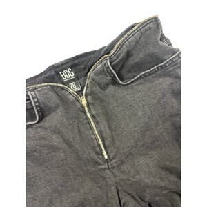 Women's Urban Outfitters Dip Front Flare Jeans with Zipper Details Size 28